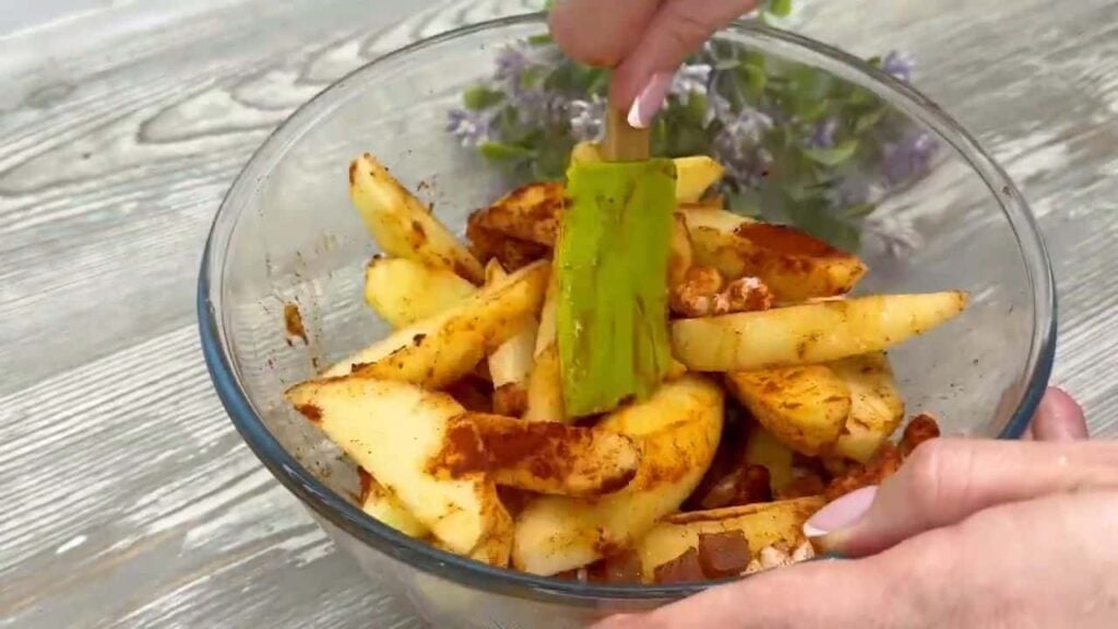 Vepřová krkovice plněná lahodnou směsí se zapečenými bramborami