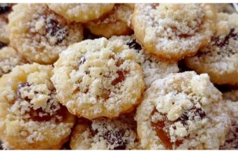 Rychlé a chutné koláčky z tvarohového těsta s drobenkou Rychlé tvarohové koláčky s marmeládou a drobenkou – bez kynutí a hotové za pár minut