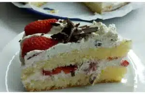 Piškotový dortík s jahodami piškotový dortík s jahodami