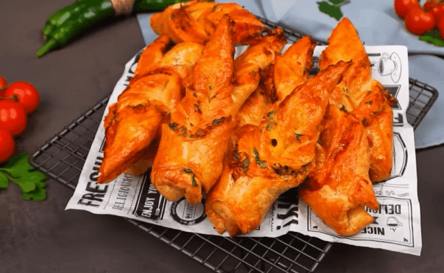 recept vyzkoušejte tyto netradiční vrtule z listového těsta: snadná a rychlá příprava!