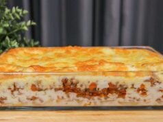 Lasagne s mletým masem se zeleninou, jemnou omáčkou a sýrem