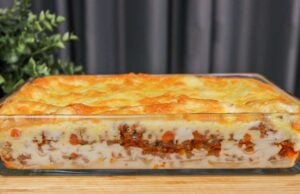 Lasagne s mletým masem se zeleninou, jemnou omáčkou a sýrem