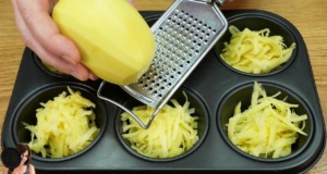 Košíčky z nastrouhaných brambor se zeleninovou náplní, šunkou, rajčaty a sýrem Košíčky z nastrouhaných brambor se zeleninovou náplní, šunkou, rajčaty a sýrem