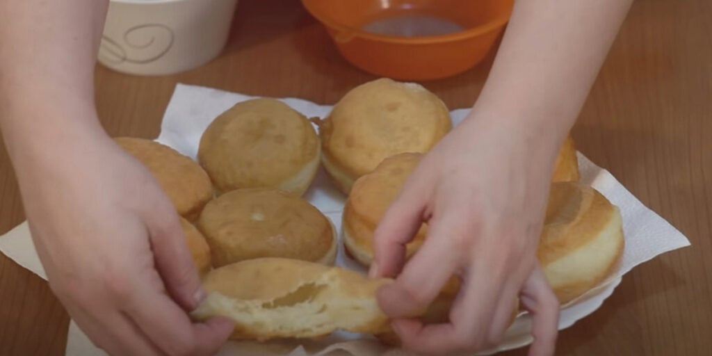 Dokonalé kynuté těsto na jemné a nadýchané koblihy