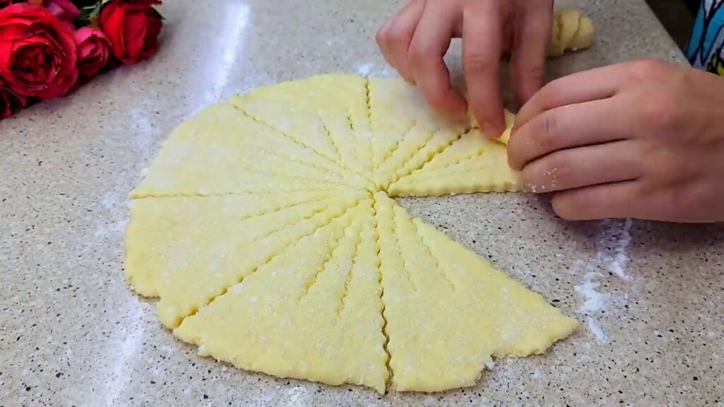 Pečené tvarohové croissanty se skořicí a cukrem