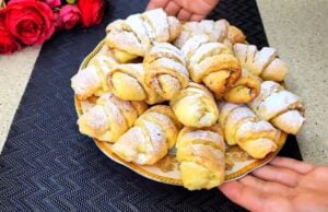 Pečené tvarohové croissanty se skořicí a cukrem