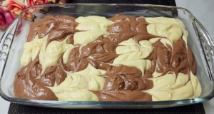 Dvoubarevné kakaové kostky se zakysanou smetanou – recept na jednoduchý a chutný dezert Dvoubarevné kakaové kostky se zakysanou smetanou - recept na jednoduchý a chutný dezert