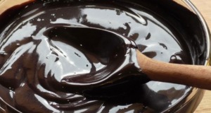 Nejchutnější čokoládová poleva! Budete potřebovat pouze 4 ingredience a 10 minut vašeho času! Čokoládová poleva