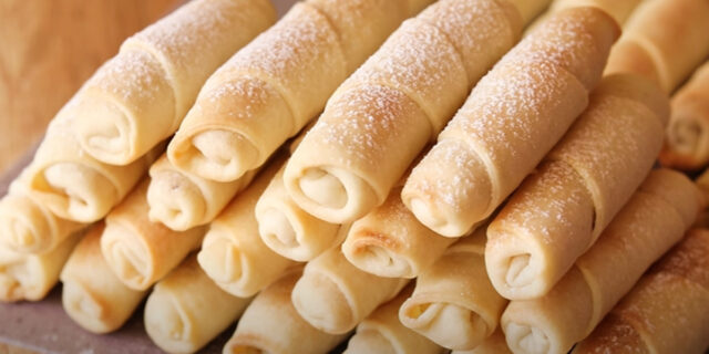 Mini kornoutky s ořechovou náplní Mini kornoutky s ořechovou náplní