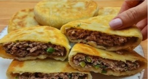 Šťavnaté koláče s náplní z mletého masa! Jednoduchý, ekonomický a chutný recept! Koláče s náplní z mletého masa