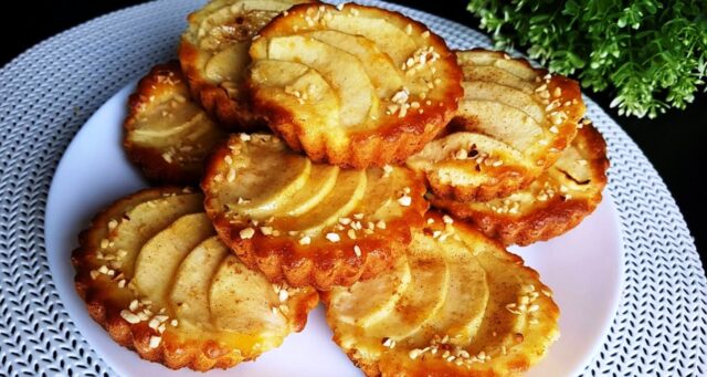 Velmi chutné jablečné muffiny, které si zamilují nejen děti ale i dospělí Velmi chutné jablečné muffiny, které si zamilují nejen děti ale i dospělí