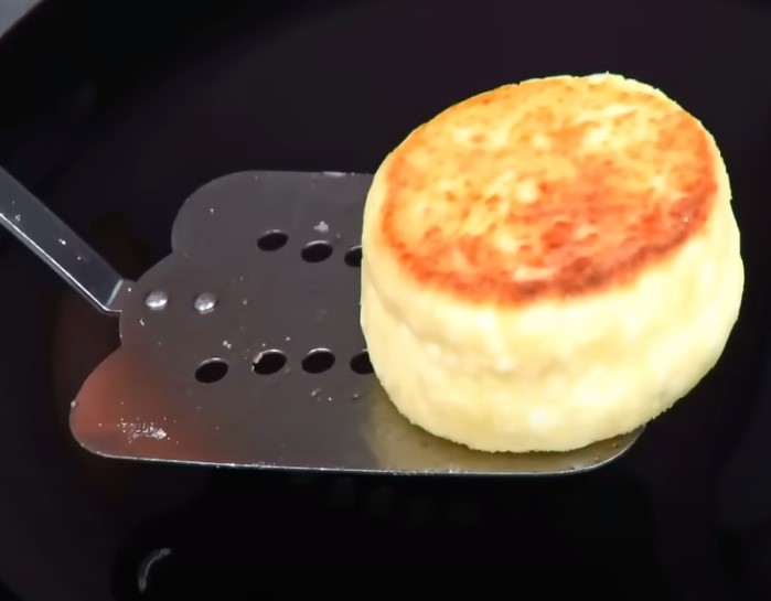 Lahodné tvarohové koláčky připravené na pánvi