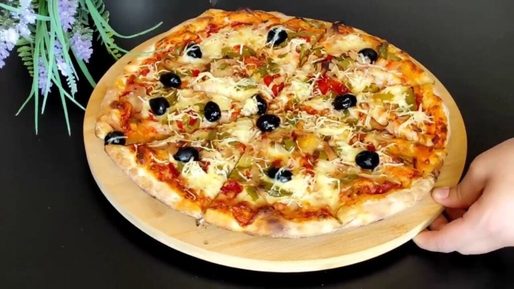 Upečte si vlastní kulinářskou legendu: Recept na dokonalou domácí pizzu!