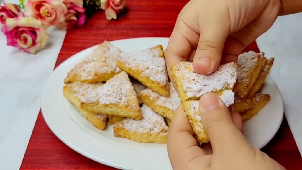 Trojúhelníčky ze zakysané smetany s cukrem