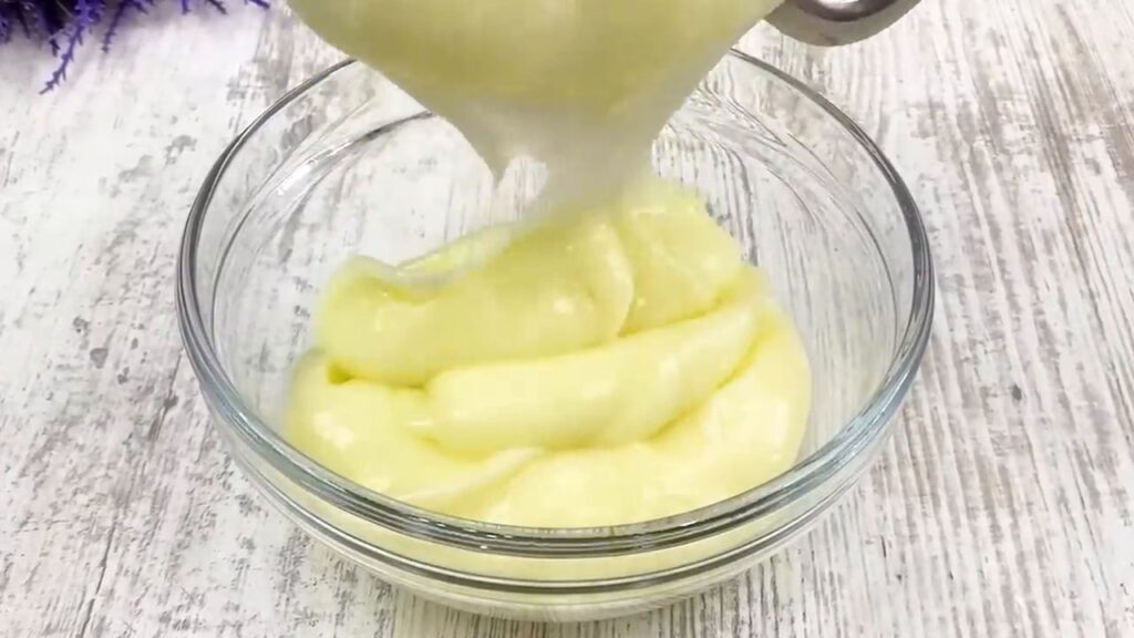 Nádherná mandlová delikatesa s jemným pudinkovým krémem