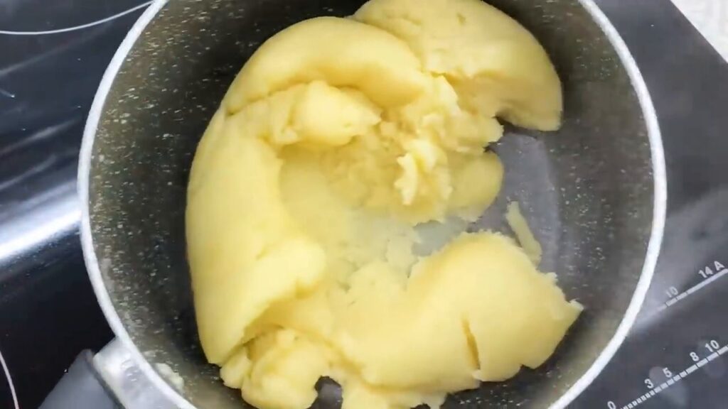 Nádherná mandlová delikatesa s jemným pudinkovým krémem