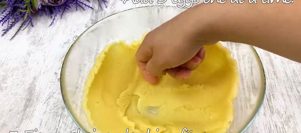 Nádherná mandlová delikatesa s jemným pudinkovým krémem