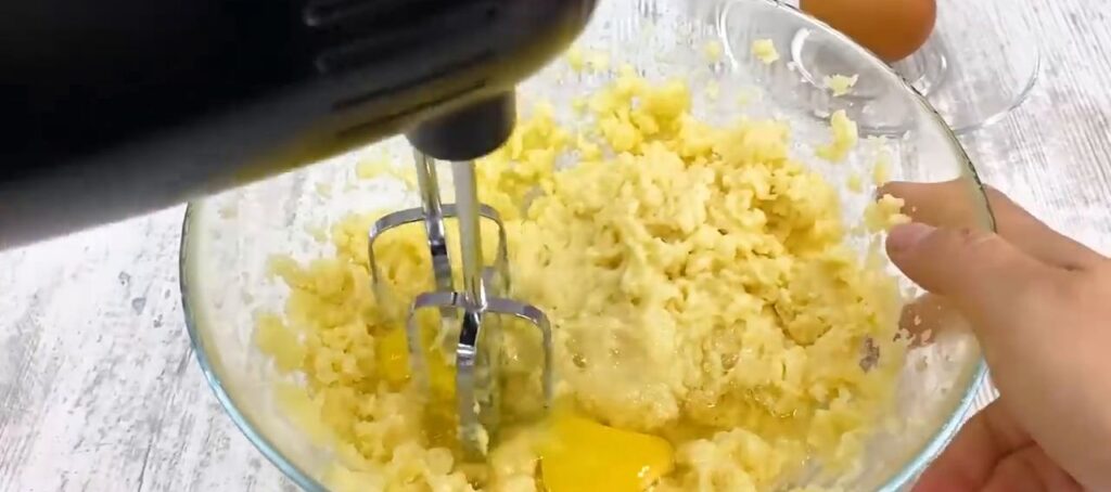 Nádherná mandlová delikatesa s jemným pudinkovým krémem