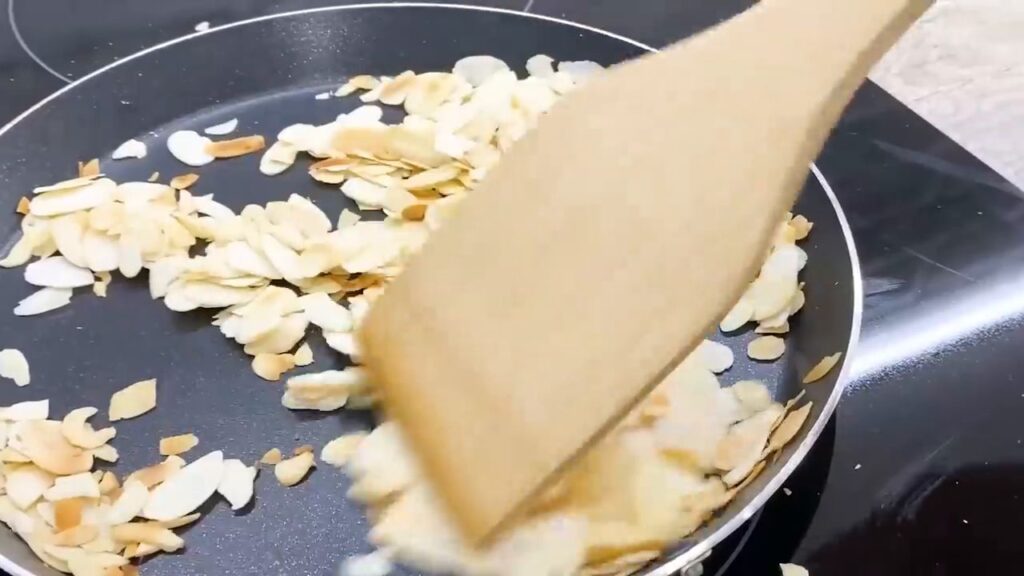 Nádherná mandlová delikatesa s jemným pudinkovým krémem