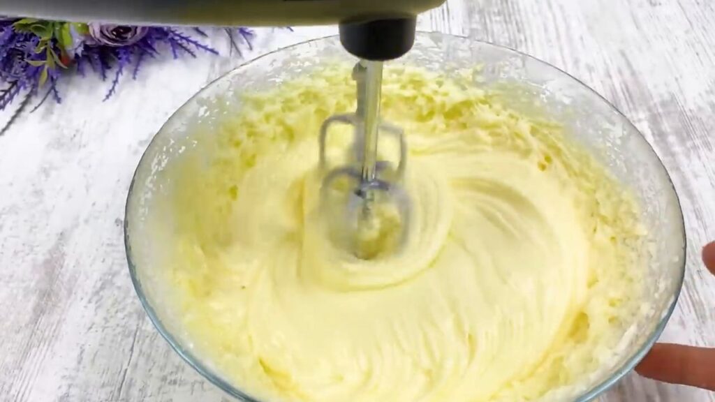 Nádherná mandlová delikatesa s jemným pudinkovým krémem