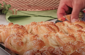 Recept na vynikající nadýchané kynuté věnečky: Snadná a rychlá příprava!