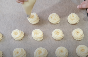 Domácí věnečky s nadýchaným vanilkovým krémem
