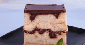 Recept na vynikající piškotový zákusek s kokosovým nádechem a čokoládovou polevou