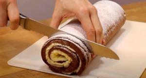Jednoduchý recept na nadýchanou piškotovou roládu s tvarohovou náplní Piškotová roláda s tvarohovou náplní