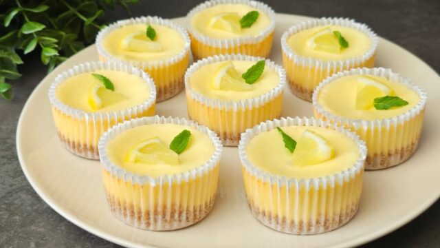 Okouzlující sušenkové košíčky z mascarpone a bílého jogurtu - Osvěžující letní pochoutka Okouzlující sušenkové košíčky z mascarpone a bílého jogurtu - Osvěžující letní pochoutka