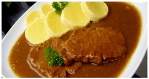 Recept na vepřové plátky na hořčici s bramborovým knedlíkem