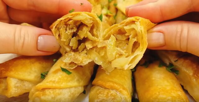 Fantastické slané rohlíčky plněné mletým masem a bramborami Fantastické slané rohlíčky plněné mletým masem a bramborami