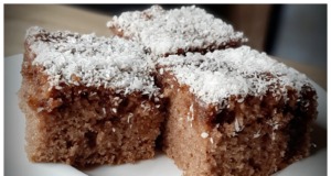 Šalamounovy řezy: Osvědčený recept na vláčný moučník s kokosem a rumovým rozvarem