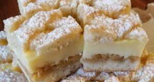 Lahodný jablečný koláč s vanilkovým pudinkem: jednoduchý a úžasný