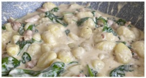 Gnocchi s kuřecím masem a špenátem: Kombinace, která Vás dostane