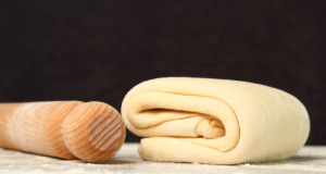 Nestíháte vařit? 5 receptů s listovým těstem na sladko i slano