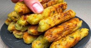 Smažené cuketovo-bramborové rolky se sýrem mozzarella podávané s jemným dresinkem Smažené cuketovo-bramborové rolky se sýrem mozzarella podávané s jemným dresinkem