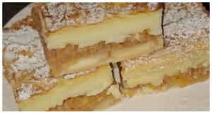 Krémový jablečný koláč z listového těsta, který si zamilujete Jablečný koláč z listového těsta s vanilkovým pudinkem – hotový za chvilku