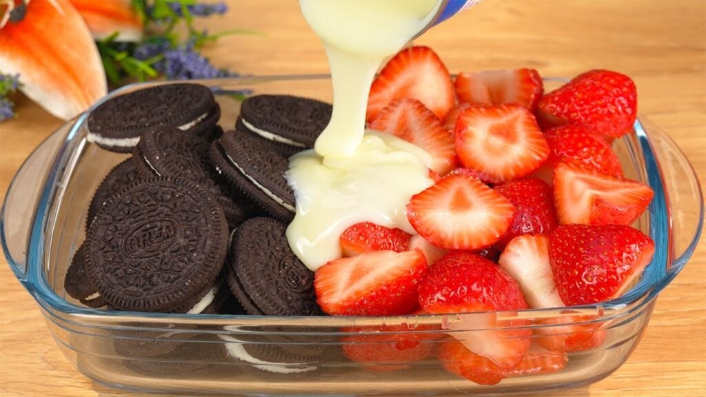 Nepečená Oreo smetanovo-jahodová delikatesa - Nebíčko v ústech!