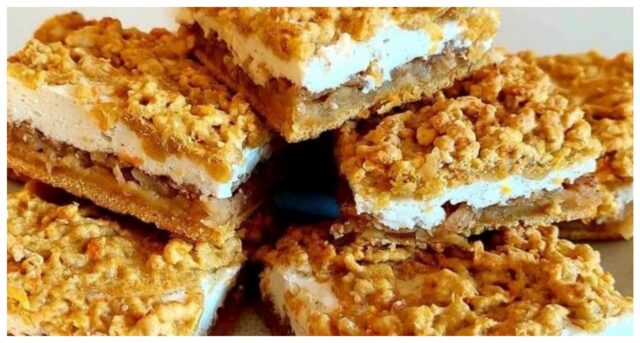 Strouhaný mrkvový koláč s jablky a tvarohem Strouhaný mrkvový koláč s jablky a tvarohem