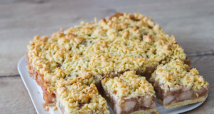 Moje babička zná nejlepší recept na JABLEČNÝ koláč s drobenkou Babiččin jablečný koláč s drobenkou