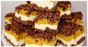 Recept na trojbarevný strouhaný koláč s lahodnou tvarohovou vrstvou