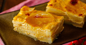 Vrstvené brambory zapečené v troubě Vrstvené brambory zapečené v troubě