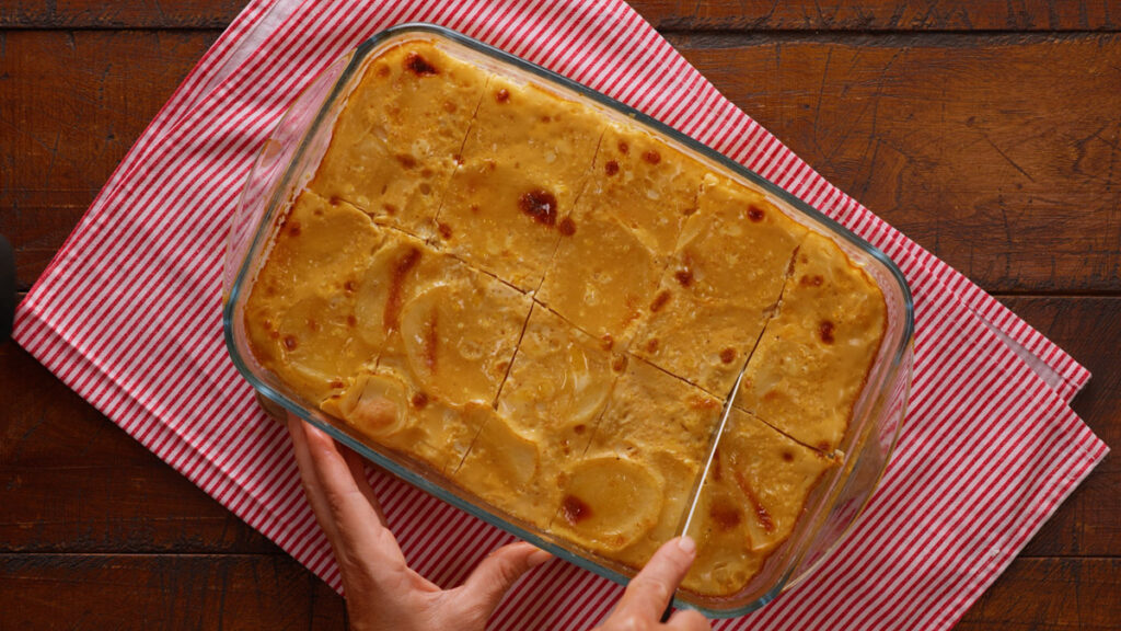 Vrstvené brambory zapečené v troubě