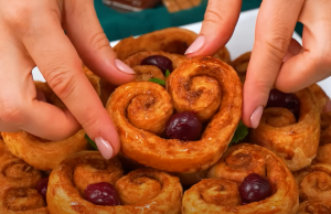 Připravte si tato lahodná třešňová srdíčka: Během pár minut připravená!