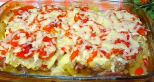 Skvělý recept pro spěchající: Šťavnatá vepřová krkovička zapékaná s bramborami, rajčaty a sýrem Skvělý recept pro spěchající: Šťavnatá vepřová krkovička zapékaná s bramborami, rajčaty a sýrem