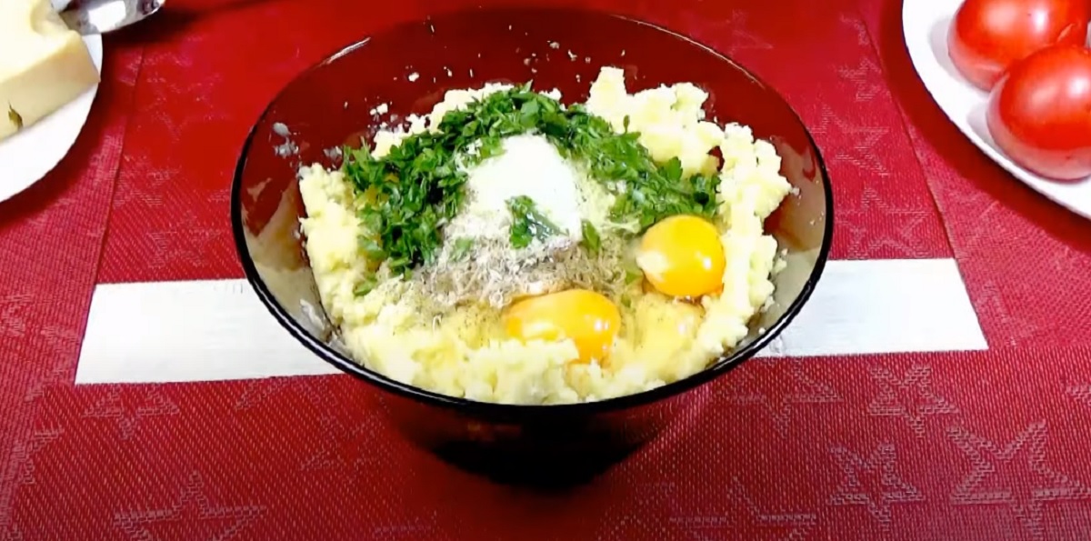 Bramborové lodičky plněné šunkově-sýrovou směsí