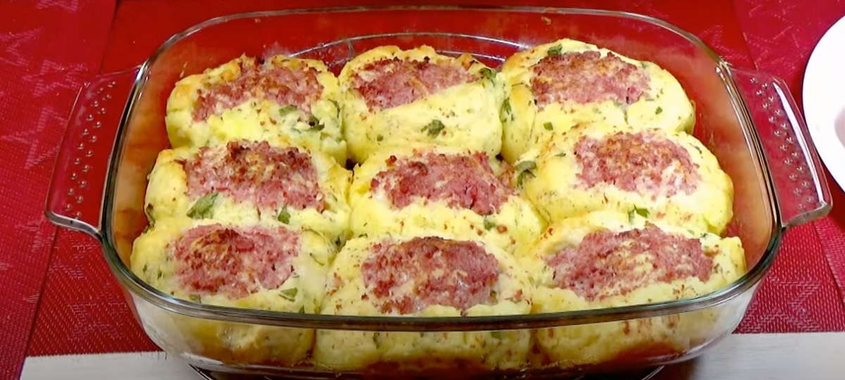 Bramborové lodičky plněné šunkově-sýrovou směsí