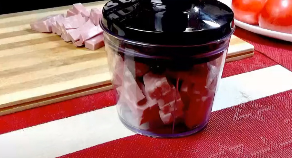 Bramborové lodičky plněné šunkově-sýrovou směsí