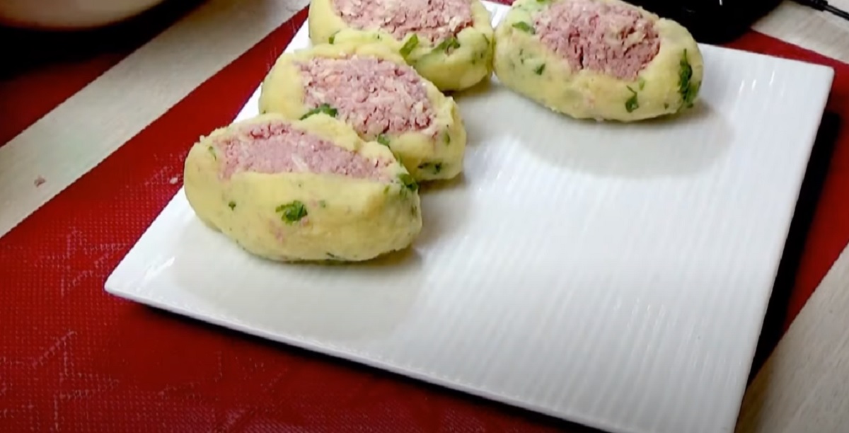 Rychlý recept na bramborové lodičky plněné šunkově-sýrovou směsí