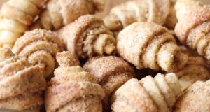 Fantastické ořechově-skořicové mini croissanty – dokonalé čajové pečivo! Fantastické ořechově-skořicové mini croissanty - dokonalé čajové pečivo!